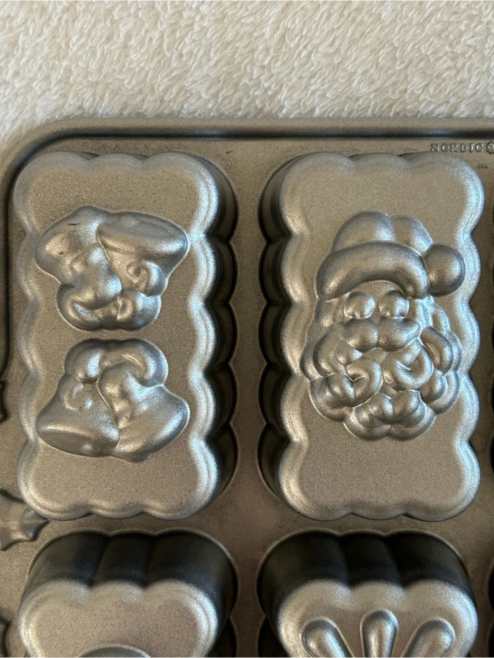 Williams Sonoma Nordic Ware 8 Loaf Holiday Mini Loaf Cakelet Pan NEW